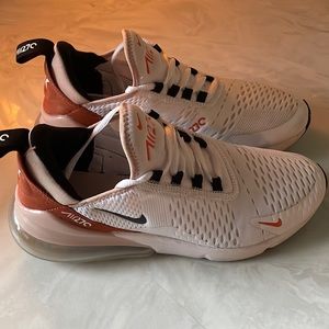 Woman’s Nike air270 shoes, sz 9. Worn twice.